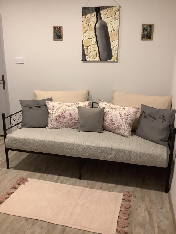 Ezuest Boroka Apartman Eger Luaran gambar