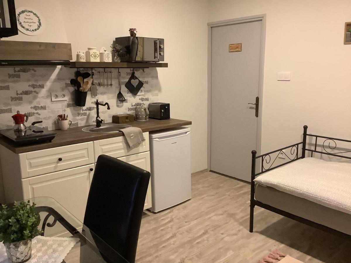 Ezuest Boroka Apartman Eger Luaran gambar