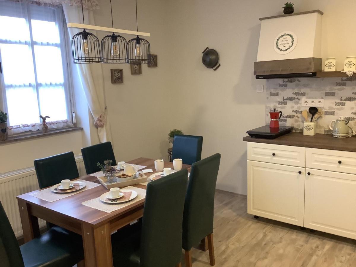 Ezuest Boroka Apartman Eger Luaran gambar