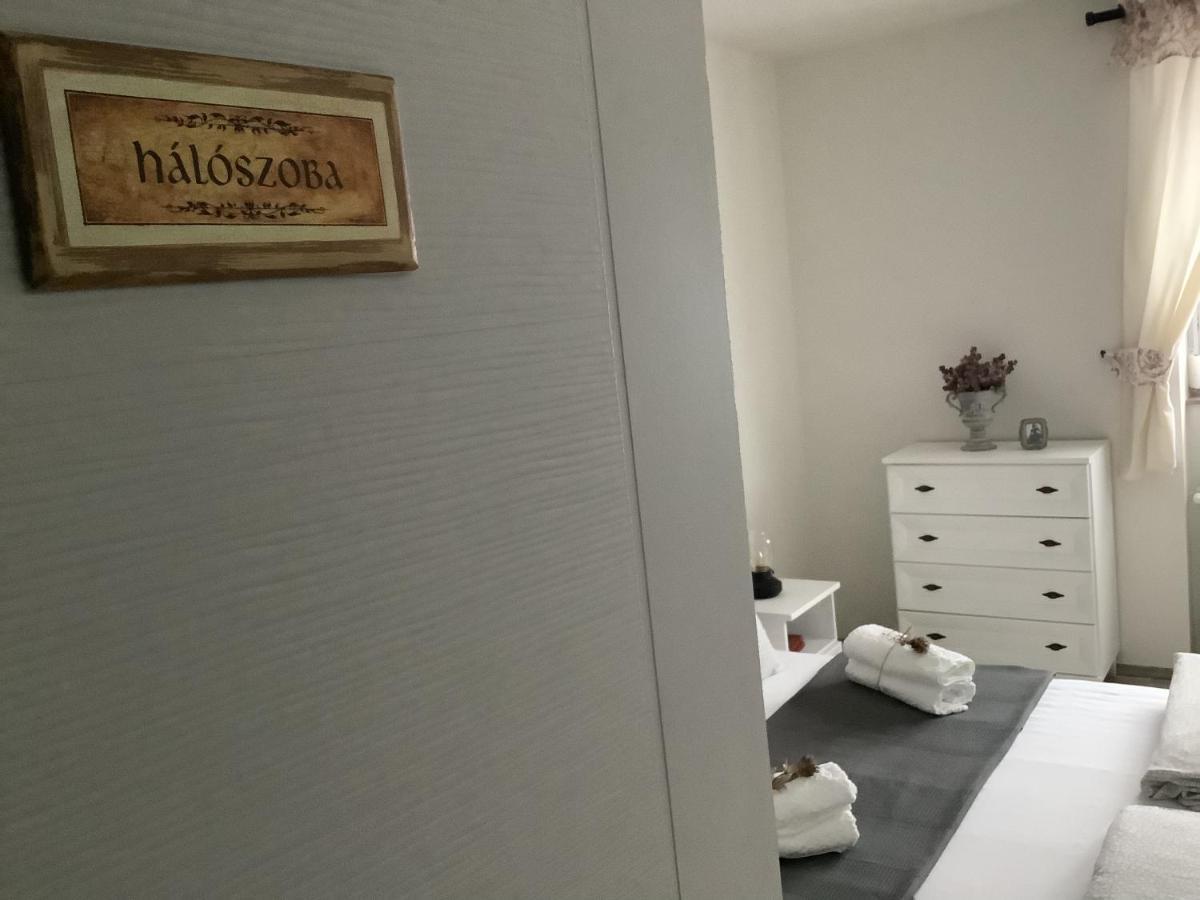 Ezuest Boroka Apartman Eger Luaran gambar