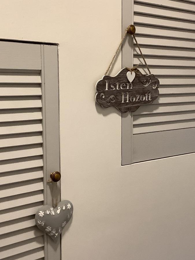 Ezuest Boroka Apartman Eger Luaran gambar