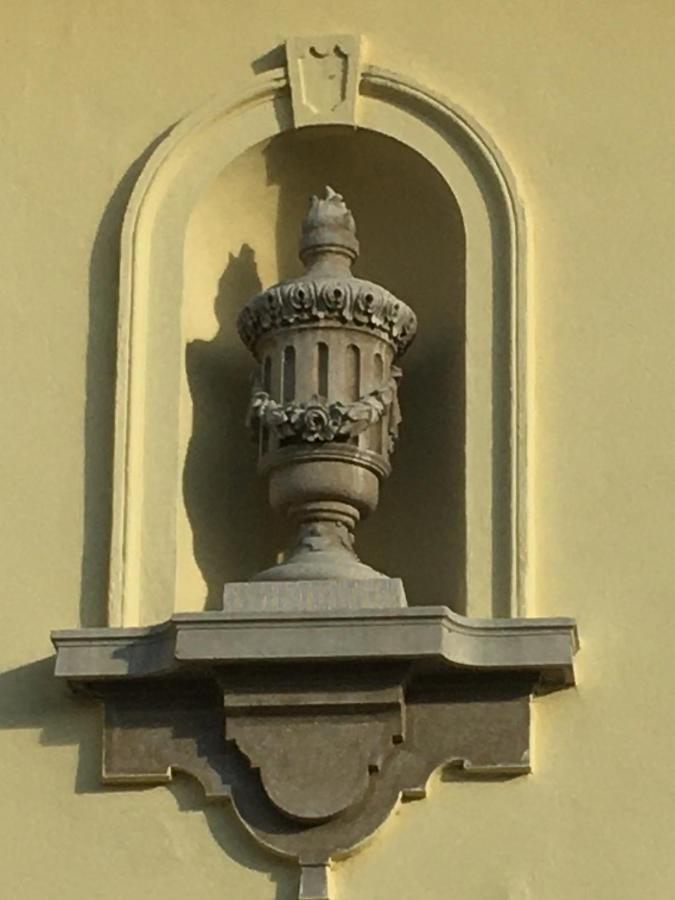 Ezuest Boroka Apartman Eger Luaran gambar