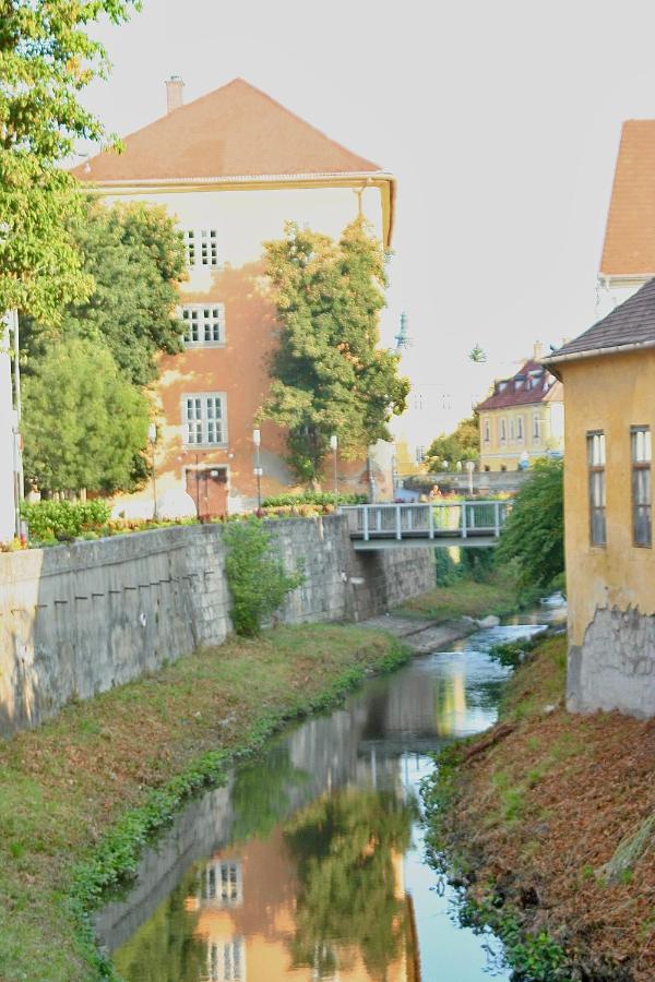 Ezuest Boroka Apartman Eger Luaran gambar