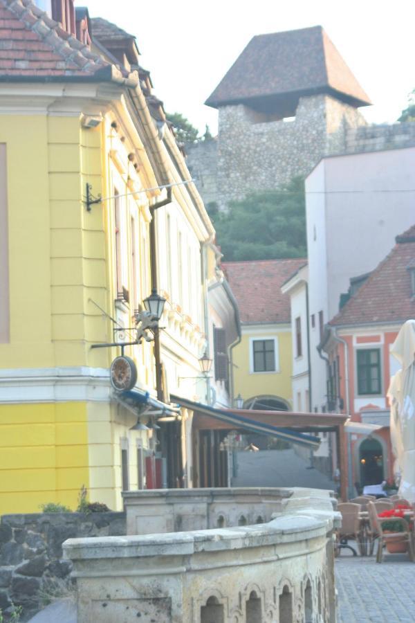 Ezuest Boroka Apartman Eger Luaran gambar