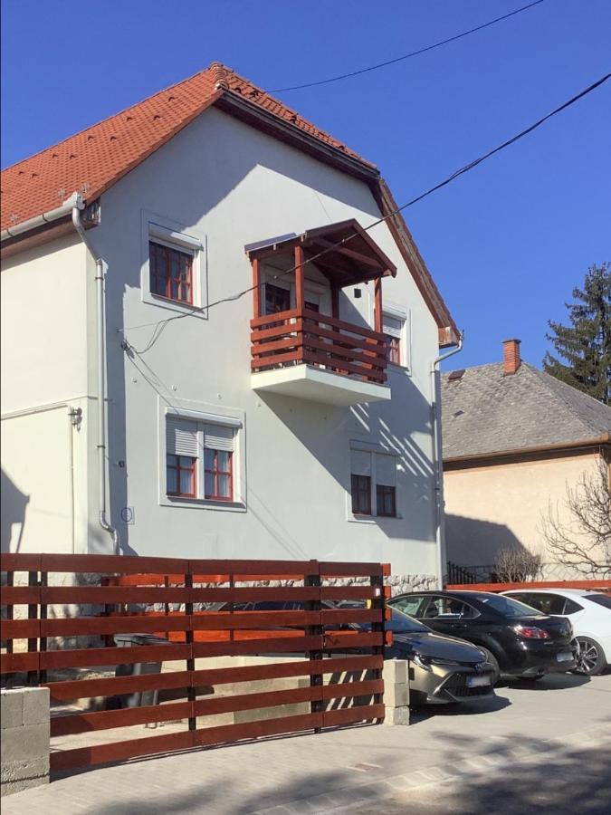 Ezuest Boroka Apartman Eger Luaran gambar