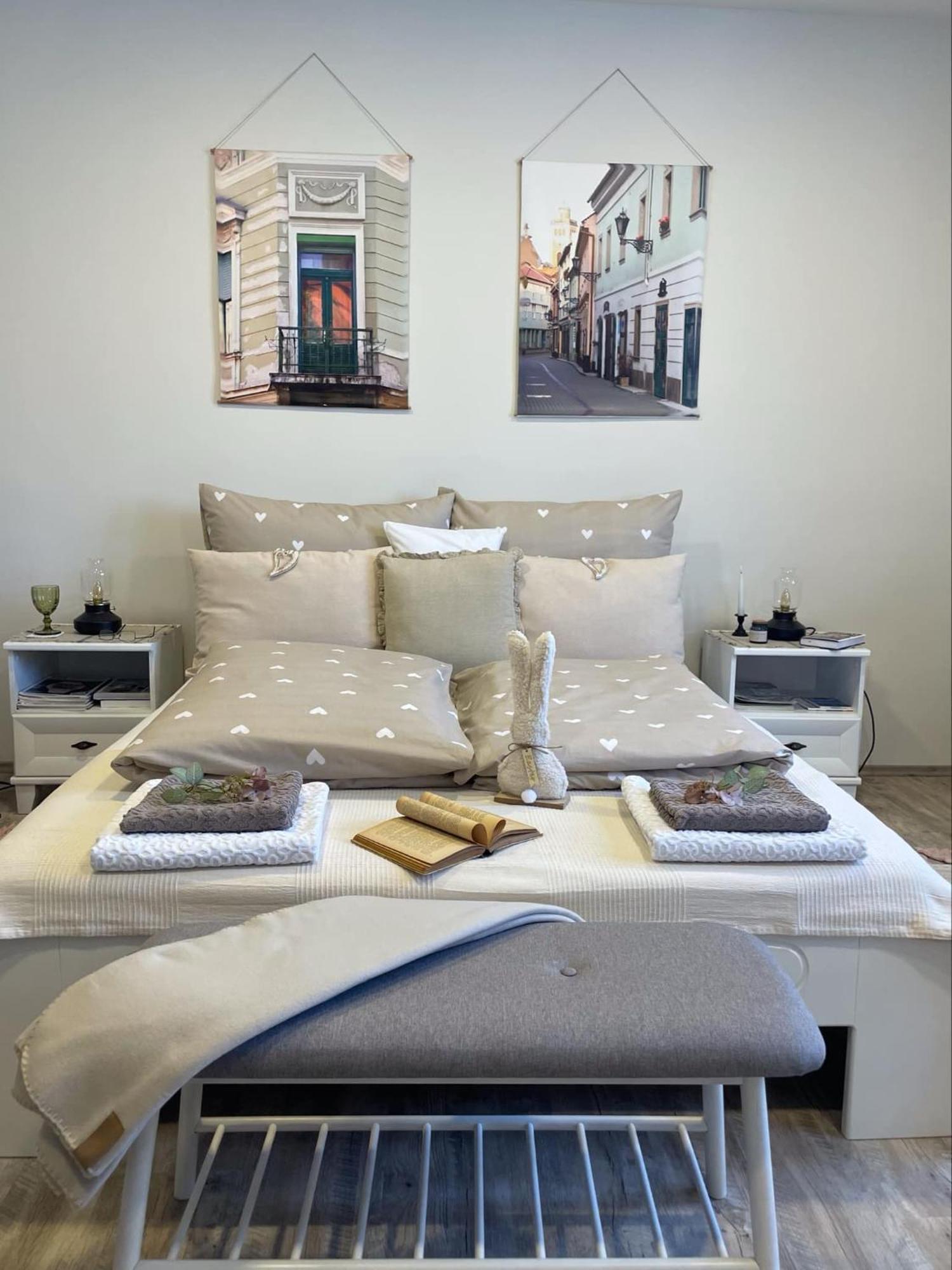 Ezuest Boroka Apartman Eger Luaran gambar